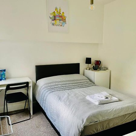305 High Town Road Vandrerhjem Luton  Eksteriør bilde