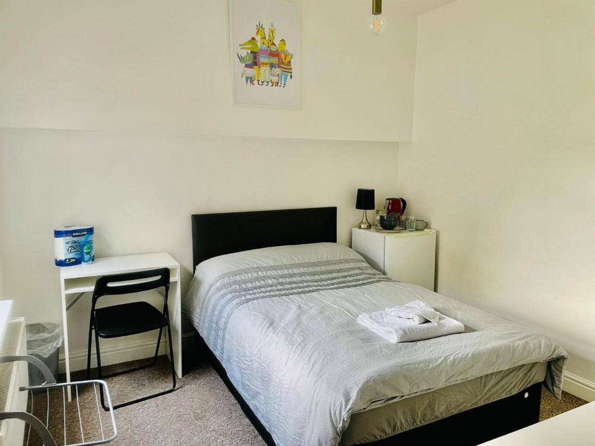 305 High Town Road Vandrerhjem Luton  Eksteriør bilde