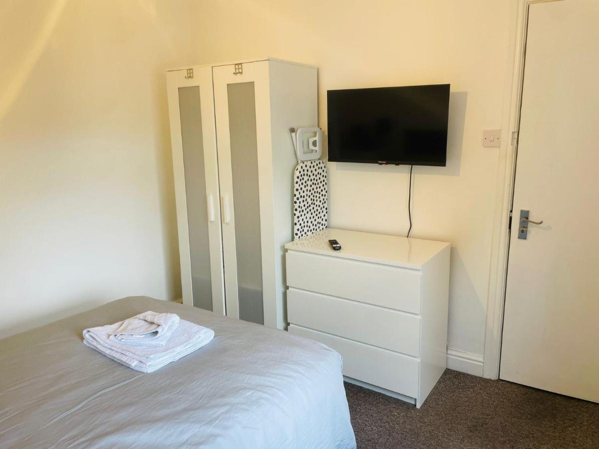 305 High Town Road Vandrerhjem Luton  Eksteriør bilde